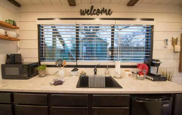 集裝箱也能住人？16.6㎡“五臟俱全”，還能自帶露臺，太美了