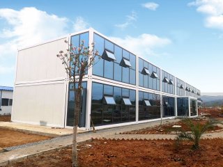 如果在工地使用臨時住房，選擇這個集裝箱房，